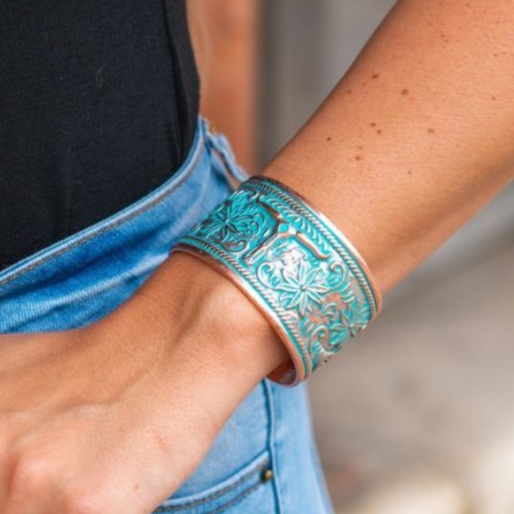 New Bronze Patina "Antique" Cuff with Longhorn - Picture 2 of 6